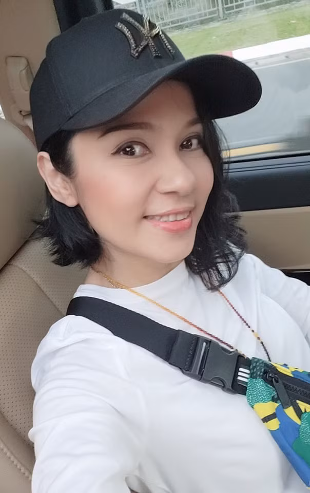 Việt Trinh cũng bày tỏ, ở độ tuổi này cô hiểu thế nào là đủ. "Hiện tại Trinh cảm nhận mình đã đủ trong sự giản đơn. Vừa đủ nuôi con ăn học và được làm những điều mình thích".