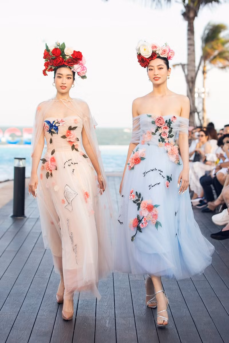 Chia sẻ trên Vietnamnet, Đỗ Mỹ Linh cho biết chiếc nhẫn cô đeo chỉ là trang sức bình thường, không có chuyện cô sắp kết hôn như lời đồn.