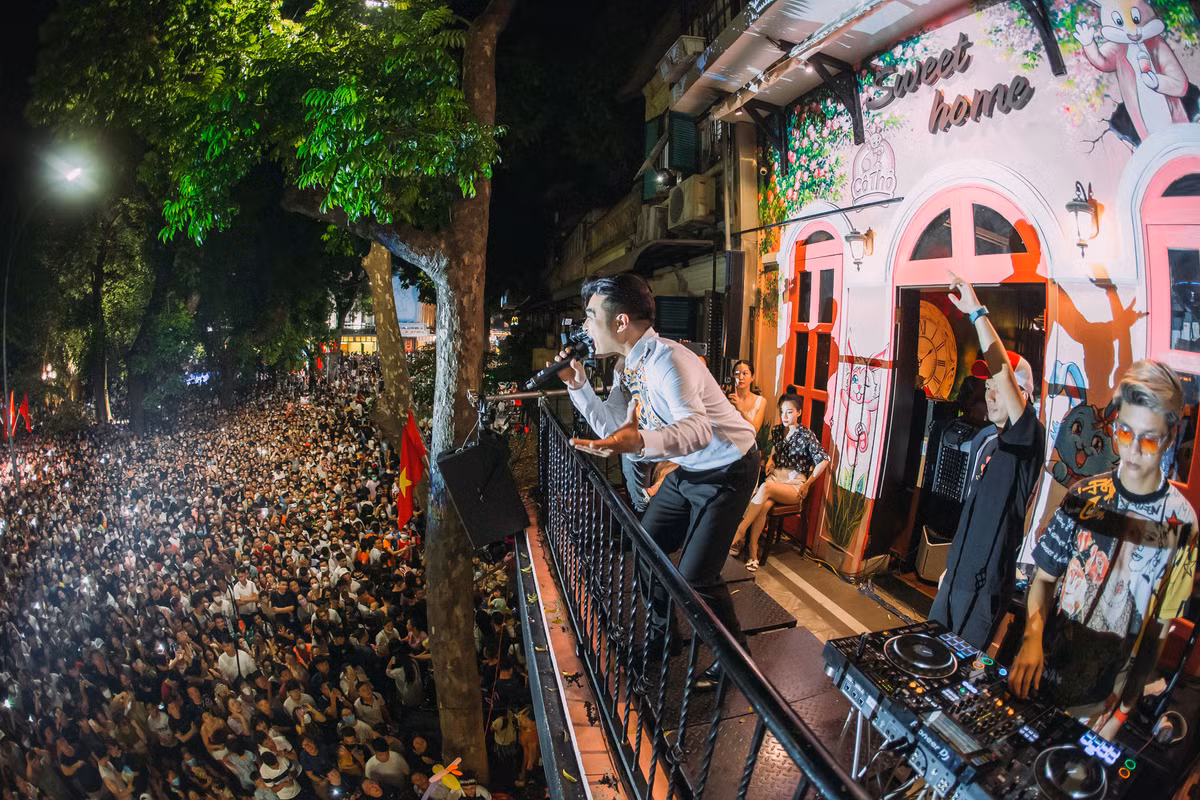 Theo Minh Quân chia sẻ, đây là đêm nhạc đáng nhớ không chỉ với khán giả mà cả những anh em ca sĩ. Ảnh: FB Minh Quân