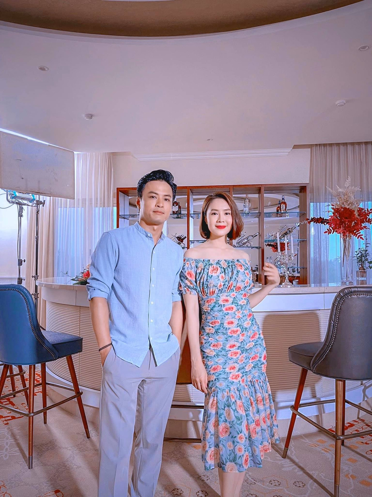 Trong phim Hồng Diễm đóng cặp cùng Hồng Đăng. Vai diễn của cô trải qua nhiều biến cố, đòi hỏi diễn viên phải diễn xuất nội tâm. Nữ diễn viên đã diễn tròn vai mang lại nhiều cảm xúc cho khán giả, thậm chí cảnh say của Hồng Diễm còn được khen xuất sắc.