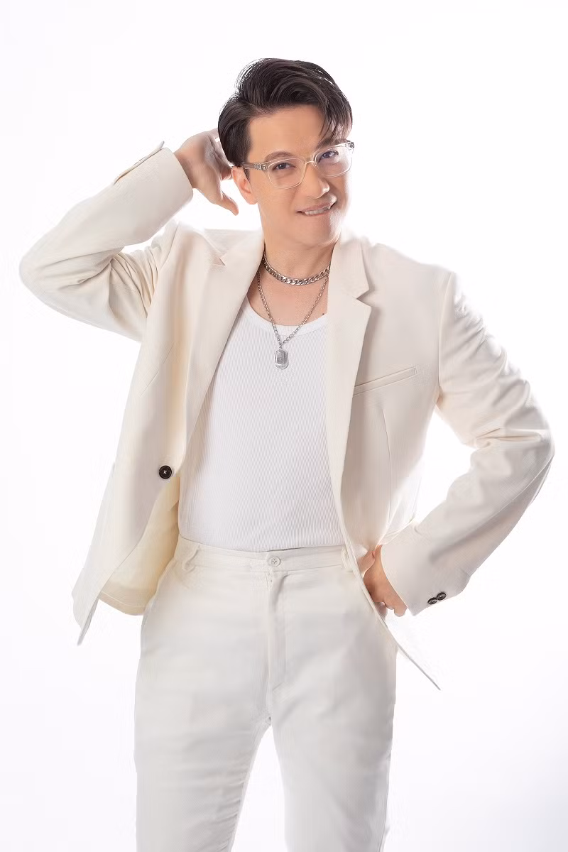 MC chương trình Bí kíp vàng cũng cho biết hiện đang tập trung cho sự nghiệp sau đó mới tính đến chuyện yêu đương.