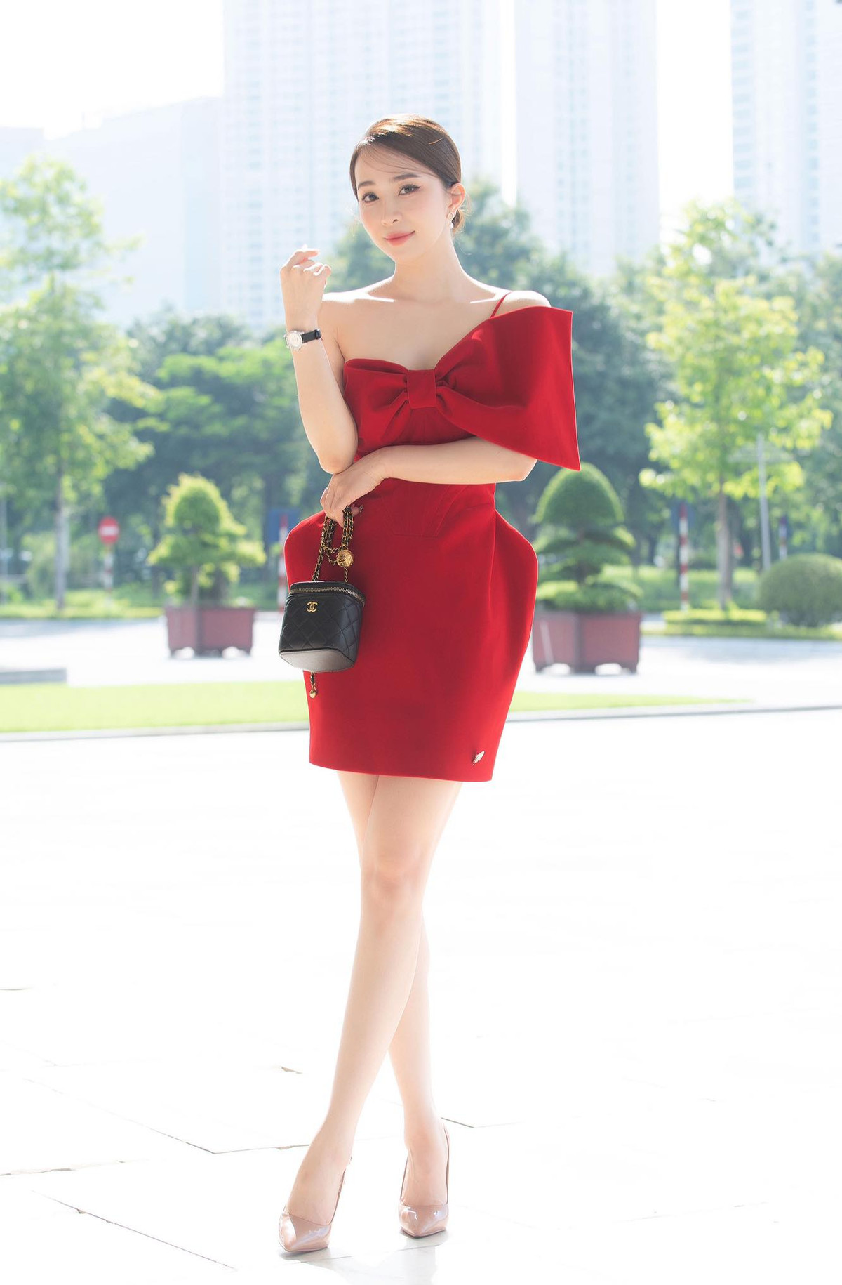 Làn da trắng muốt là ưu điểm của Quỳnh Nga khiến cô ngày càng xinh đẹp, trẻ trung.