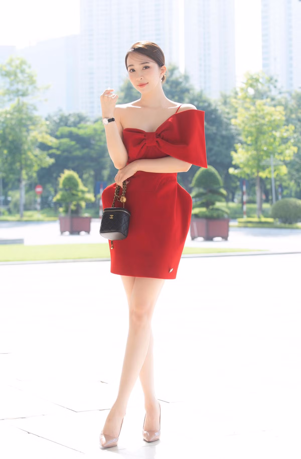 Làn da trắng muốt là ưu điểm của Quỳnh Nga khiến cô ngày càng xinh đẹp, trẻ trung.