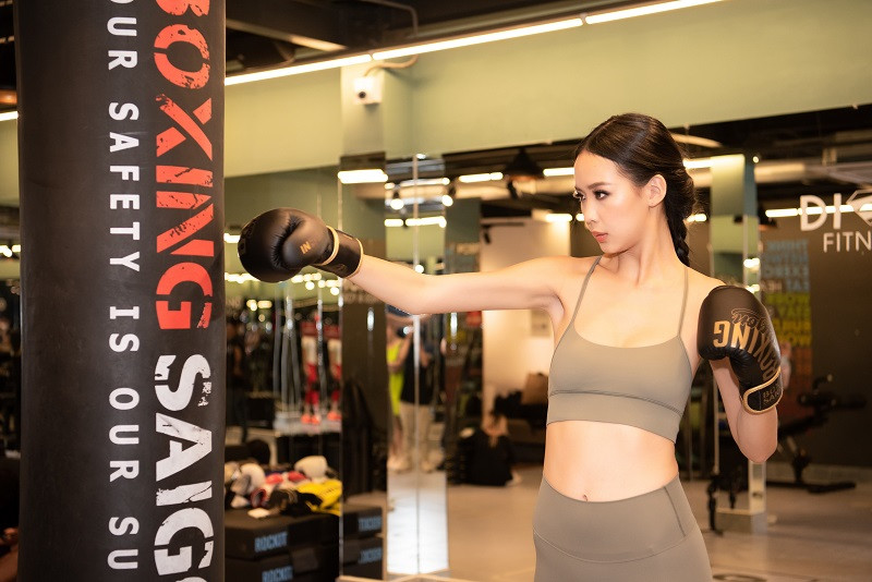 Không chỉ tập luyện trình diễn, Bảo Ngọc còn dành thời gian để trau dồi thêm kiến thức, rèn luyện ngoại ngữ và những kỹ năng cần thiết cho bản thân.