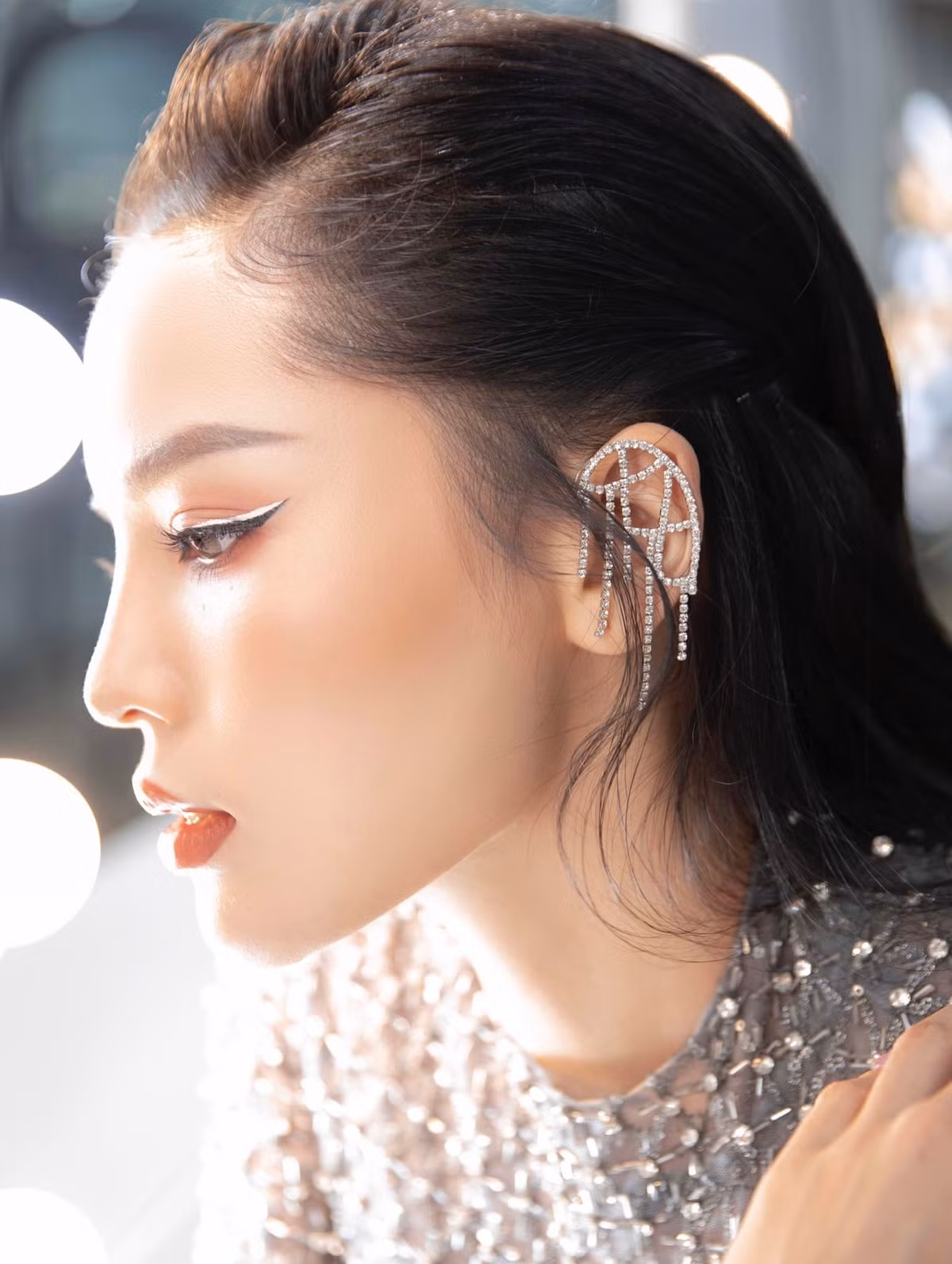 Kỳ Duyên được khen ngợi ngày càng trẻ trung, xinh đẹp.