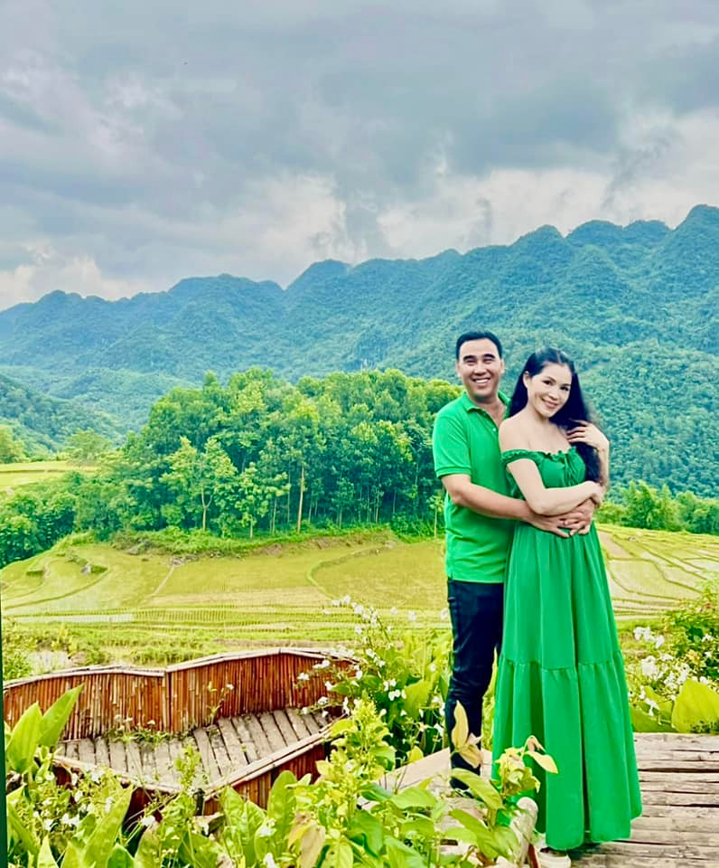 Hiện tại, không chỉ thành công trong sự nghiệp, Quyền Linh còn giữ được tổ ấm hạnh phúc viên mãn.