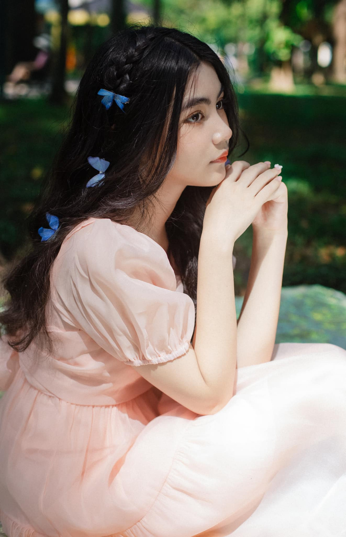 Con gái út của Quyền Linh - Hạt Dẻ tên thật là Mai Ngọc Thảo, sinh năm 2008. Cả hai đều sở hữu nhan sắc xinh đẹp, chiều cao vượt trội.