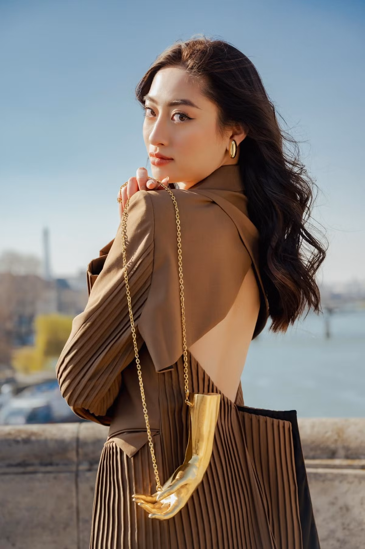 Trước đêm final walk, nhiều khán giả tỏ ra tiếc nuối khi Miss World Vietnam 2019 Lương Thùy Linh sắp phải trao lại chiếc vương miện để kết thúc một nhiệm kỳ đáng nhớ.