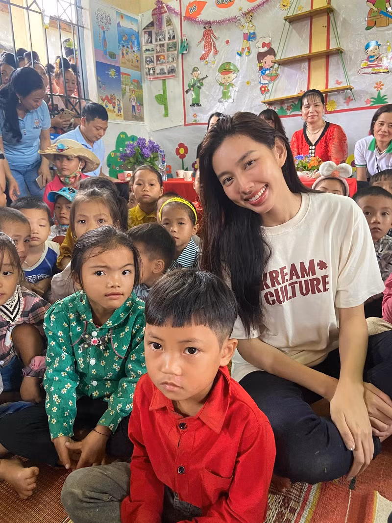 Sau khi đăng quang Miss Grand International 2021, Thùy Tiên trở thành cái tên được đông đảo người hâm mộ yêu thích không chỉ bởi vì vẻ ngoài xinh đẹp mà còn bởi tấm lòng nhân ái.