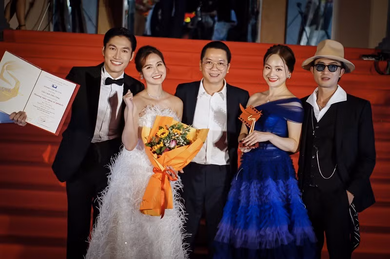 Tại Lễ trao giải, "Thương ngày nắng về" đoạt giải Cánh diều vàng hạng mục Phim truyện truyền hình xuất sắc nhất.