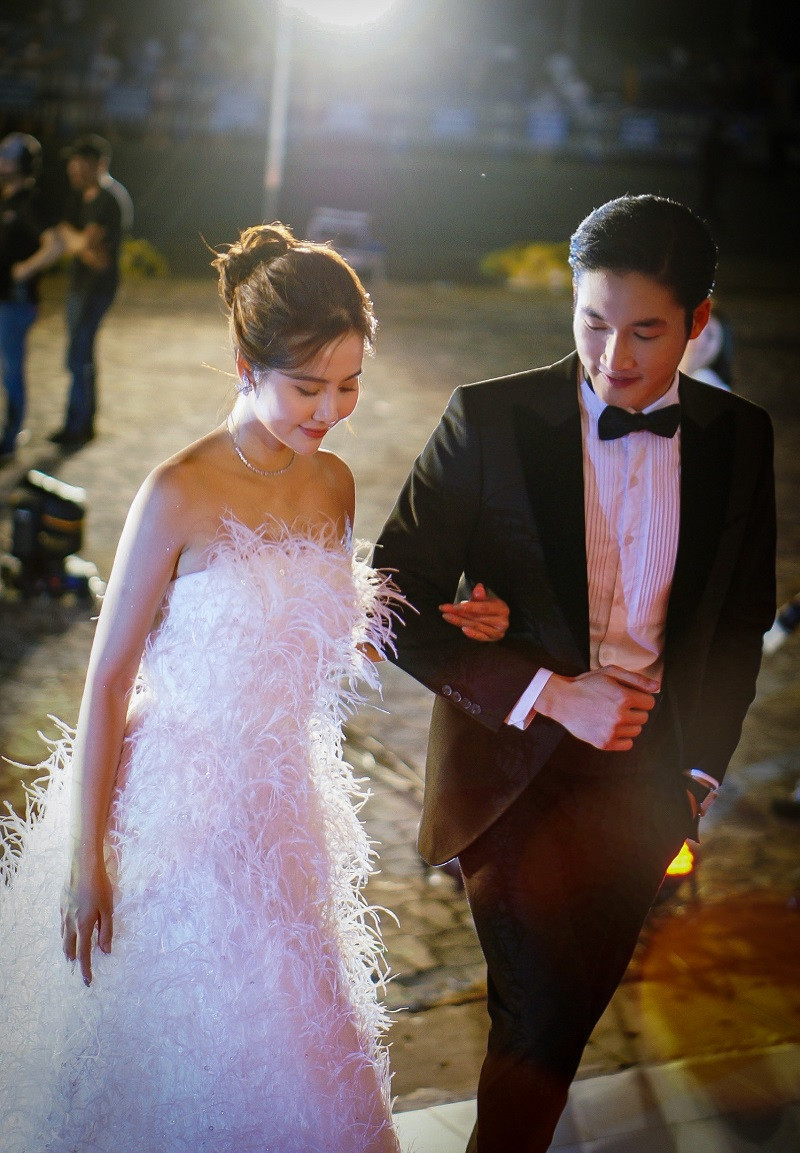 Huyen Lizzie - Dinh Tu tinh tu sanh doi tai Le trao giai Canh dieu