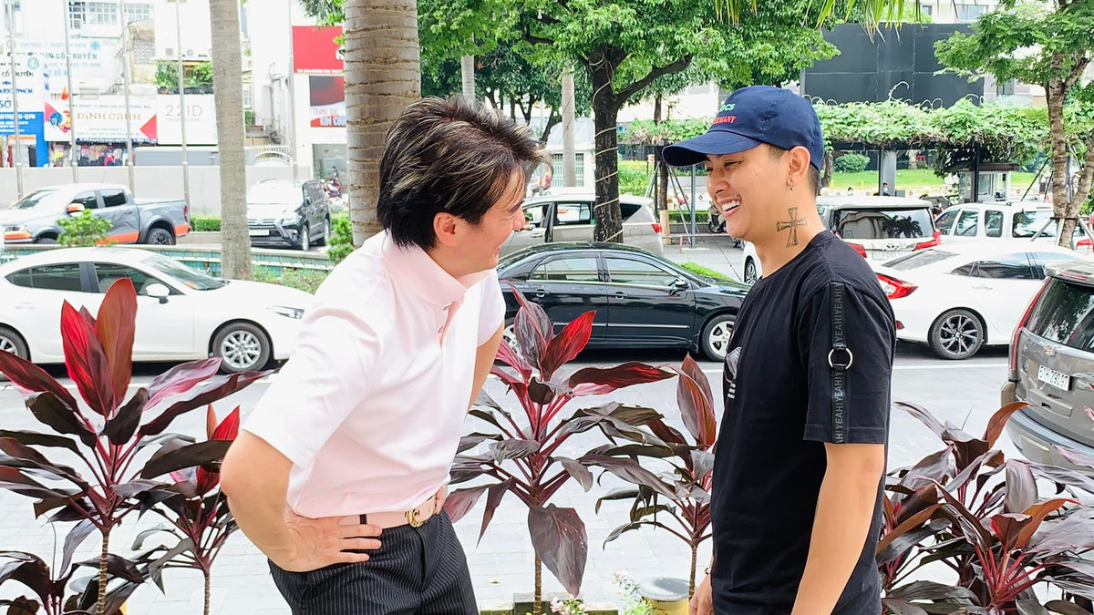 "Em có trong tay tất cả những yếu tố cần thiết để làm một vì sao lớn, sáng chói và rực rỡ... Thế mà.... Tôi nhiều lần tự hỏi đó có phải là số mạng của em đã được sắp xếp như vậy không?", Đàm Vĩnh Hưng tâm sự. Ảnh: FB ĐVH