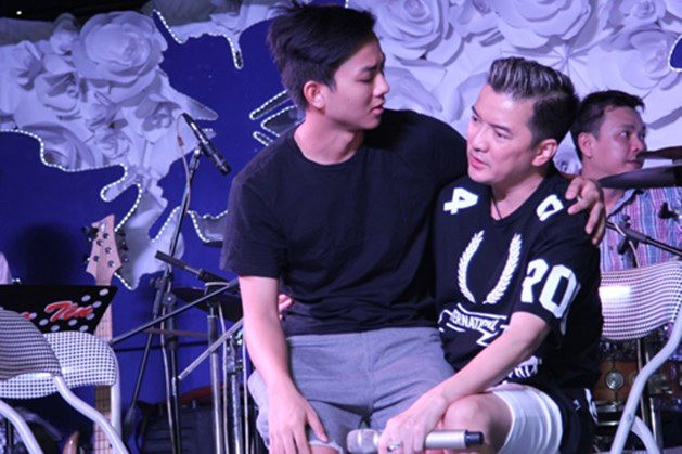  Hoài Lâm và Đàm Vĩnh Hưng từng có những khoảnh khắc thân mật, không có khoảng cách. Ảnh: Dân Việt