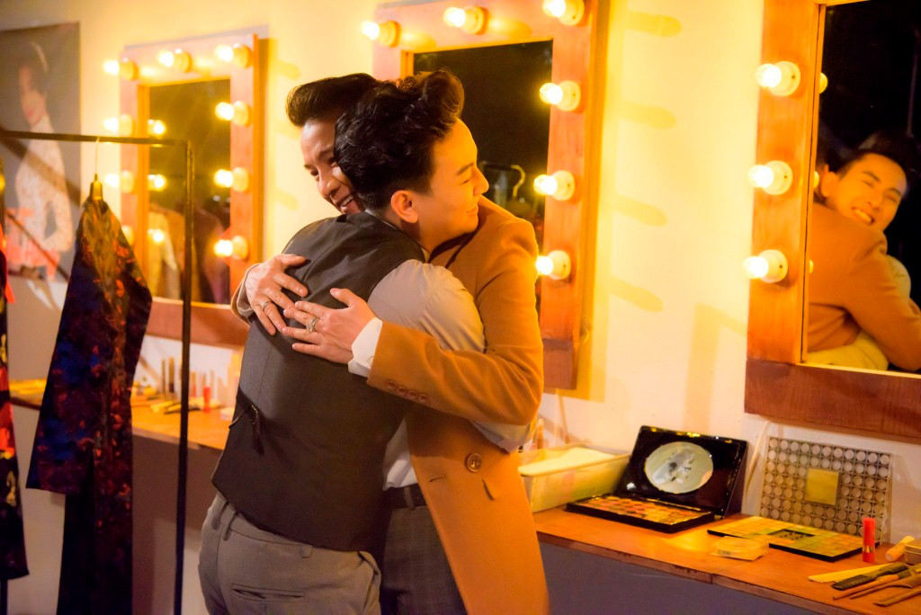 Hoài Lâm từng là hiện tượng của Vbiz. Anh nổi tiếng nhanh chóng khi tham gia và giành giải quán quân Gương mặt thân quen 2014. Tuy nhiên, vì lùm xùm chuyện đời tư, Hoài Lâm ngày càng xuống dốc. Thời gian qua, nam ca sĩ ở ẩn. Dẫu vậy, thi thoảng sự xuất hiện của Hoài Lâm khiến công chúng ngỡ ngàng không nhận ra. Ảnh: T.Đ