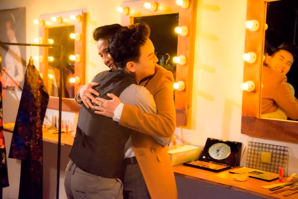 Hoài Lâm từng là hiện tượng của Vbiz. Anh nổi tiếng nhanh chóng khi tham gia và giành giải quán quân Gương mặt thân quen 2014. Tuy nhiên, vì lùm xùm chuyện đời tư, Hoài Lâm ngày càng xuống dốc. Thời gian qua, nam ca sĩ ở ẩn. Dẫu vậy, thi thoảng sự xuất hiện của Hoài Lâm khiến công chúng ngỡ ngàng không nhận ra. Ảnh: T.Đ