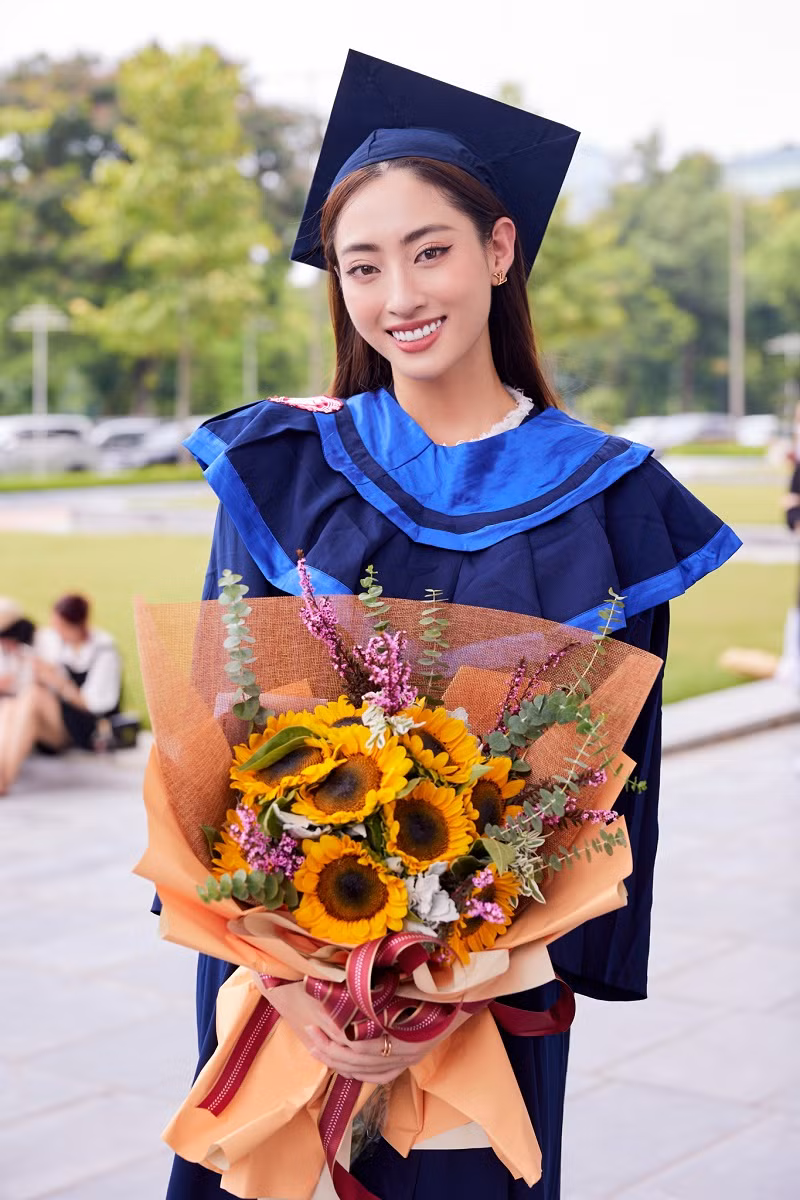 Với lịch trình dày đặc và bận rộn, Lương Thùy Linh vẫn cân bằng được giữa việc học và các hoạt động nghệ thuật, hoạt động cộng đồng.