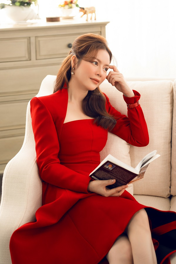 Trước chia sẻ của đàn em, Vũ Hà thẳng thắn đáp: "Em cứ oang oang bảo mình giỏi kiếm tiền, có thế này thế kia thì còn lại bao lâu nữa để sống trọn vẹn cho chính mình”.