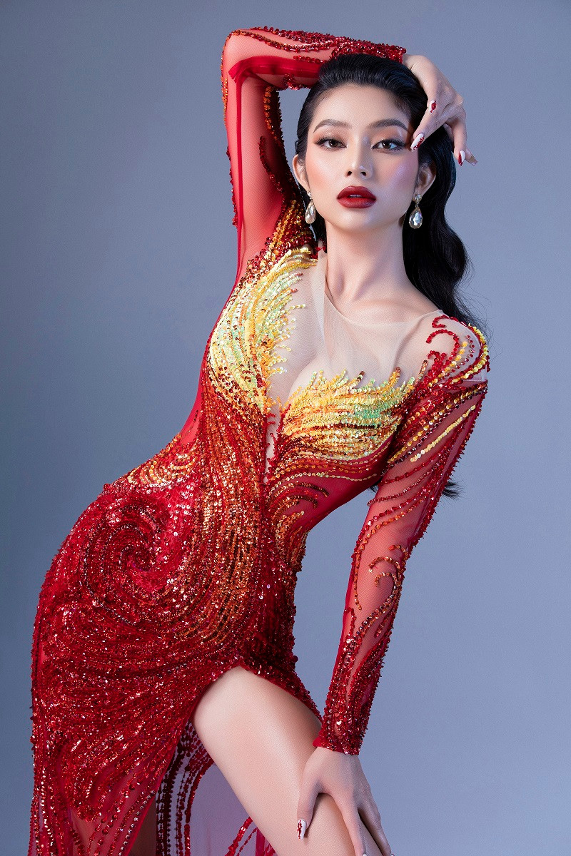 Với sắc vóc nóng bỏng, gương mặt cá tính, Lâm Thu Hồng thường xuyên nhận được các lời mời tham gia trình diễn thời trang, chụp quảng cáo.