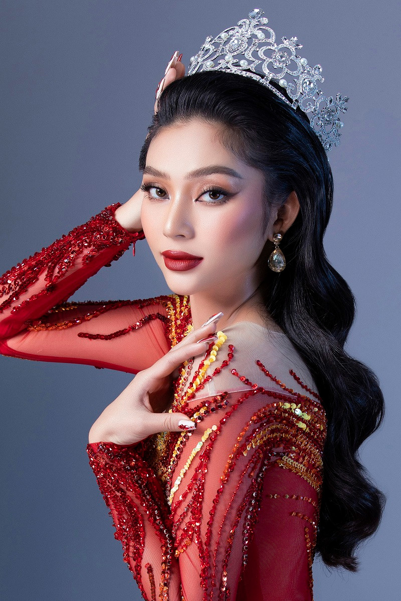 Chứng kiến cảnh ba vất vả làm lụng để lo cho hai chị em, Lâm Thu Hồng luôn tự nhủ phải cố gắng để hai người đàn ông ấy được bình yên và đặc biệt là em trai bị tự kỷ sẽ có điều kiện được chăm sóc, sống tốt hơn.