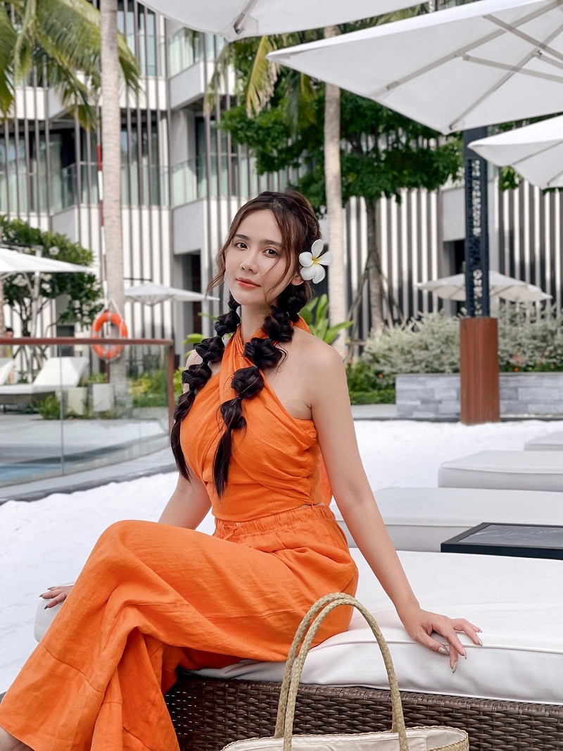 Thế nên, ngay khi vừa kết thúc phim, Phan Minh Huyền nói vui, cô đã “lao ra biển” cùng gia đình để thư giãn trong mấy ngày.