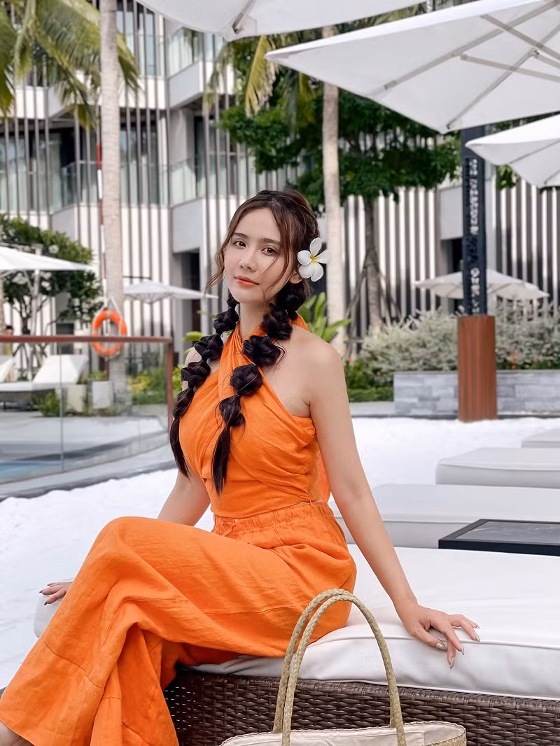 Thế nên, ngay khi vừa kết thúc phim, Phan Minh Huyền nói vui, cô đã “lao ra biển” cùng gia đình để thư giãn trong mấy ngày.