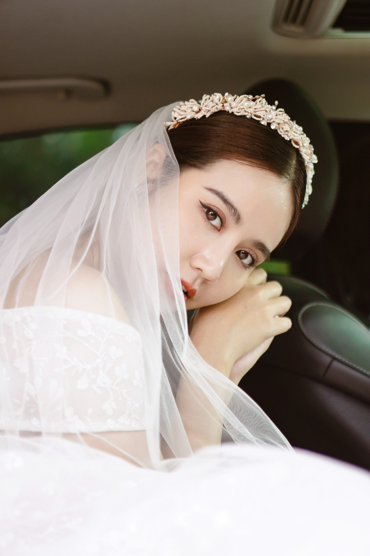 Dù phim đã kết thúc, Phan Minh Huyền vẫn chứng tỏ sức nóng của mình khi liên tục nhận được lời mời tham dự sự kiện, đại diện hình ảnh, quay chụp hình quảng cáo…