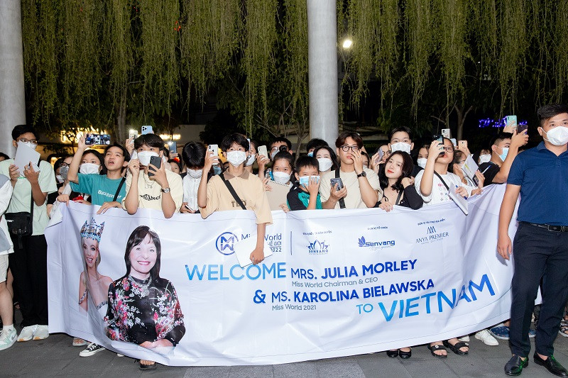 Theo như tiết lộ từ BTC Miss World Vietnam 2022, đương kim Miss World 2021 Karolina Bielawski sẽ là người đặt câu hỏi cho phần thi ứng xử năm nay của Top 2 trong đêm chung kết toàn quốc.