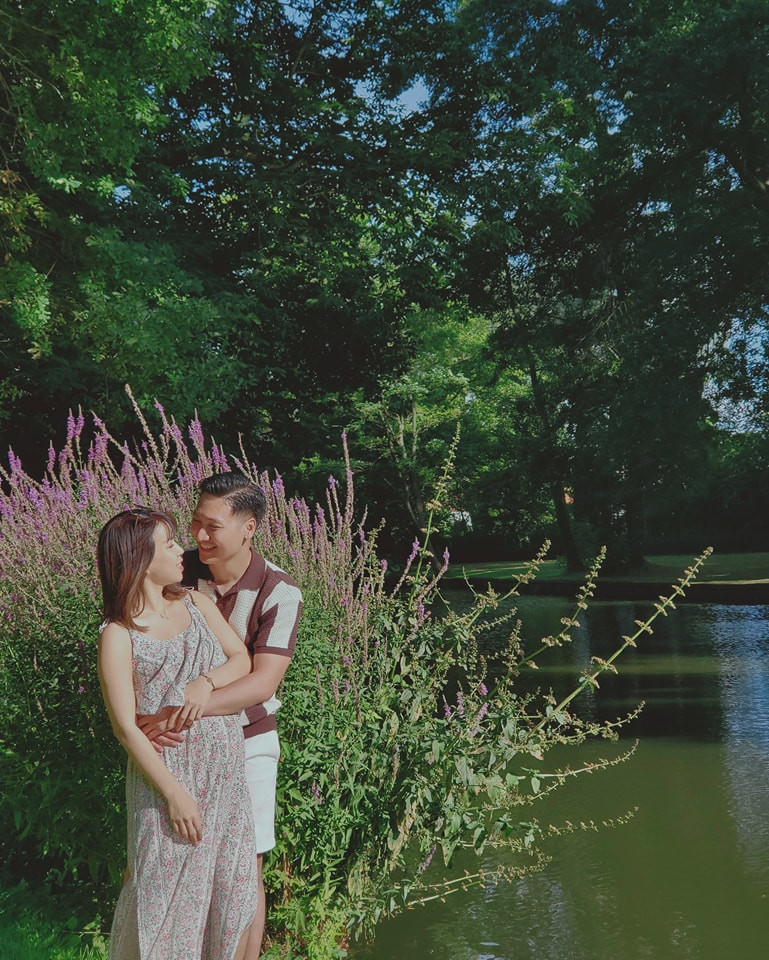 Mạnh Trường được khen là chuẩn soái ca, "ông chồng quốc dân" khi yêu thương vợ con hết mức.