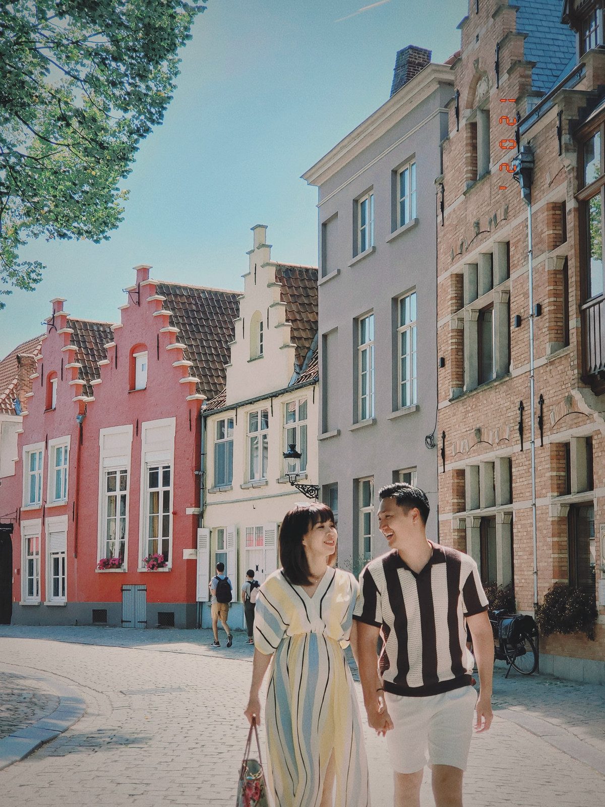 Mạnh Trường từng chia sẻ: "Tôi và Lan Phương (tên bà xã của Mạnh Trường) học cùng cấp II với nhau và đã có 6 năm gắn bó bên nhau trước khi quyết định về chung một nhà. Khi tình cảm đủ chín, việc đi đến hôn nhân là điều tất yếu mà bất kể cặp đôi nào yêu nhau cũng mong muốn".