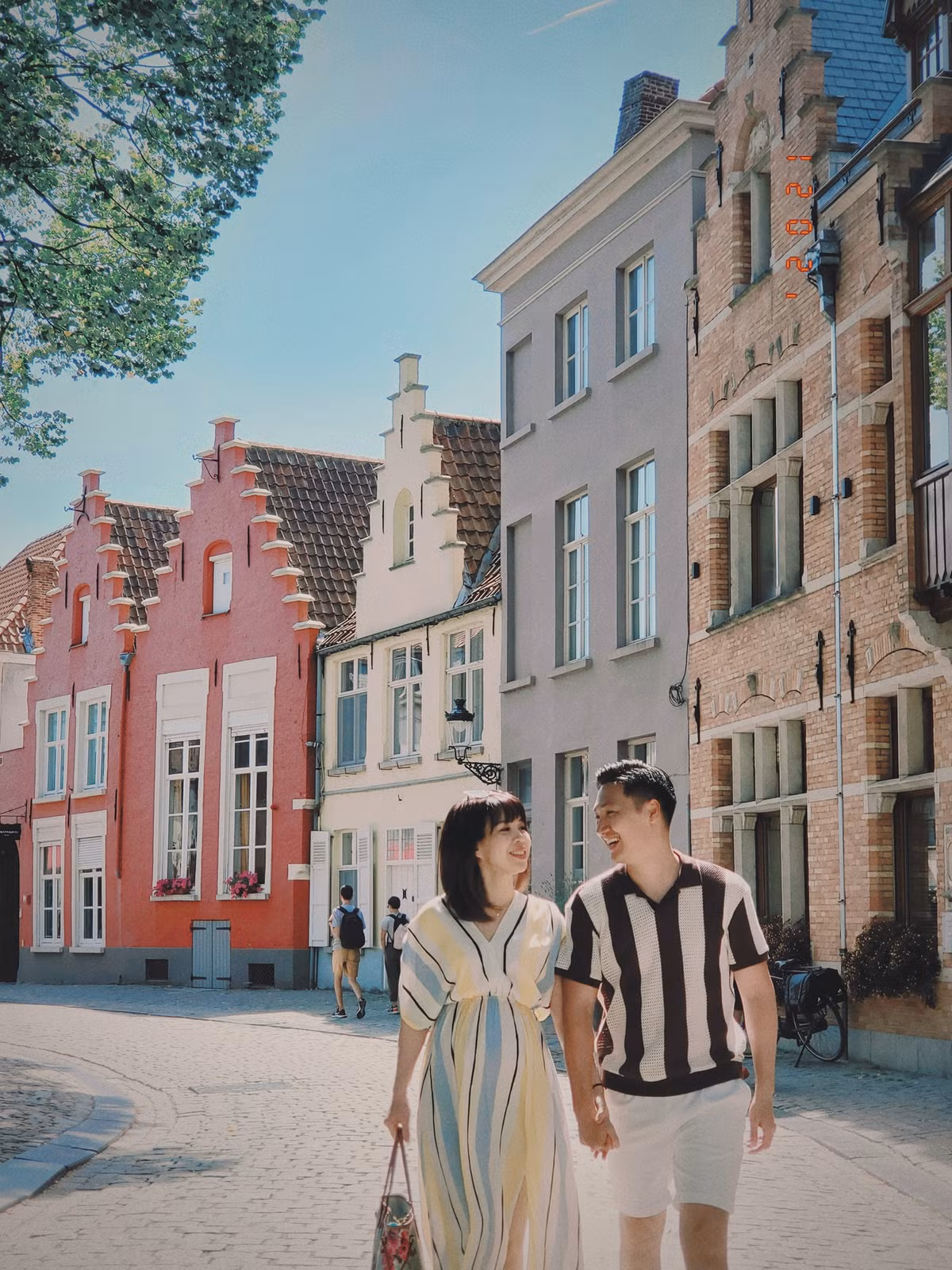 Mạnh Trường từng chia sẻ: "Tôi và Lan Phương (tên bà xã của Mạnh Trường) học cùng cấp II với nhau và đã có 6 năm gắn bó bên nhau trước khi quyết định về chung một nhà. Khi tình cảm đủ chín, việc đi đến hôn nhân là điều tất yếu mà bất kể cặp đôi nào yêu nhau cũng mong muốn".