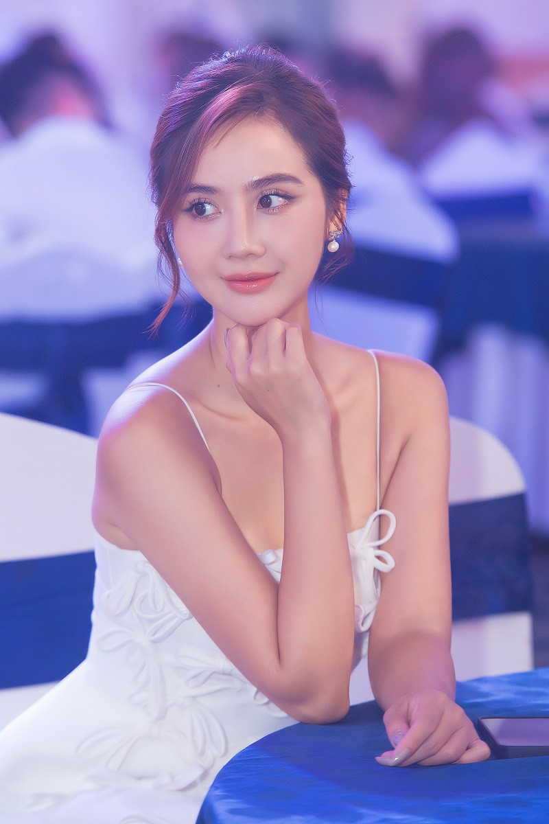 Phan Minh Huyền cũng tiết lộ, sau một năm vất vả trên phim trường "Thương ngày nắng về", thời gian này, ngoài việc tham gia các sự kiện, cô đã lên lịch dành thật nhiều thời gian nghỉ ngơi, bù đắp cho con trai và chăm sóc người thân.