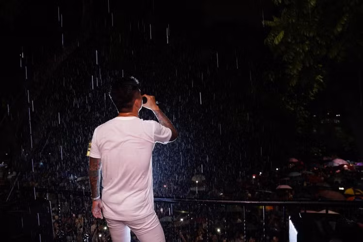 "Chỉ có thể là yêu. Chỉ có thể là đam mê. Nhưng khán giả mới là số một", Tuấn Hưng bày tỏ.