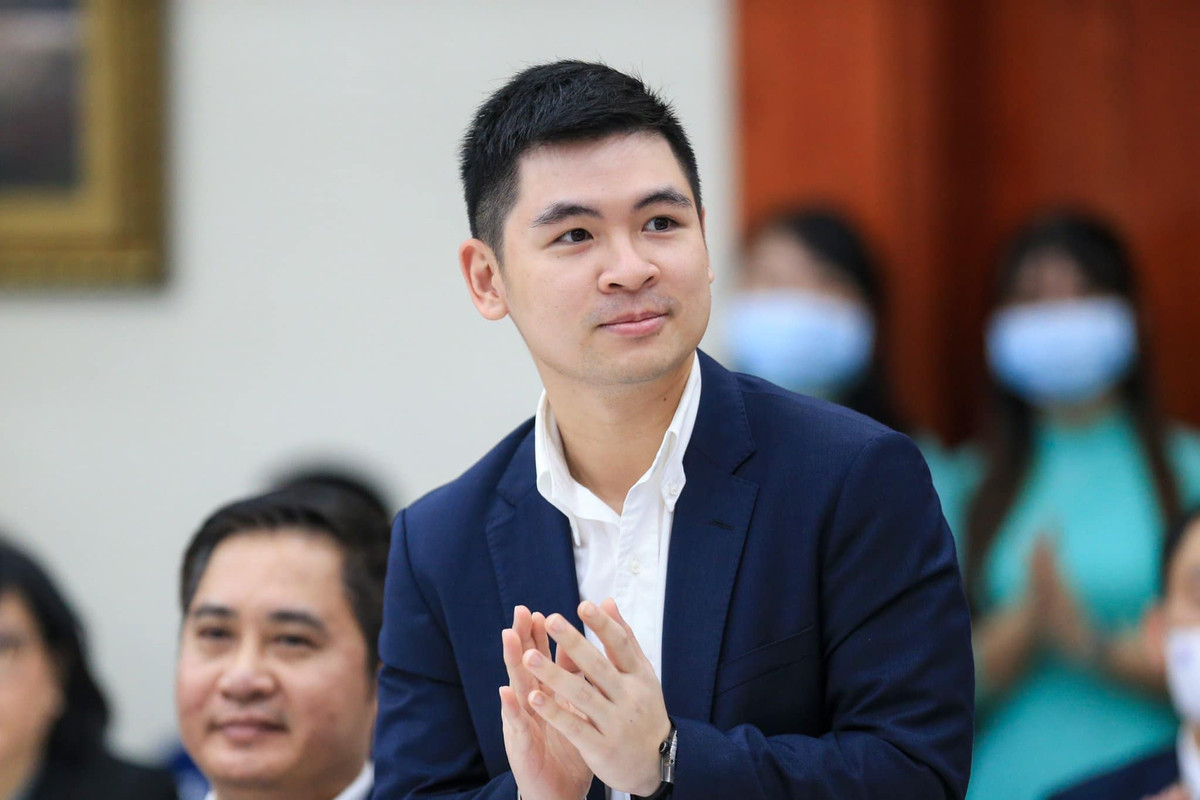 Được biết, Đỗ Vinh Quang sinh năm 1995 hiện là Chủ tịch CLB Bóng đá Hà Nội, từng đi du học ở Anh. Ảnh: FBNV