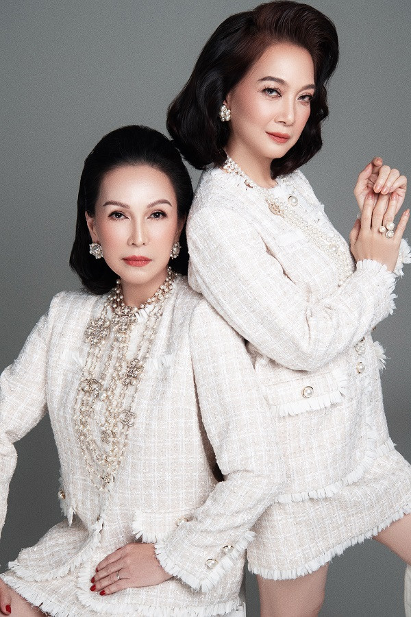 Diễm My cũng là gương mặt nổi tiếng trong Vbiz. Nữ diễn viên được mệnh danh "nữ hoàng ảnh lịch" một thời. Không chỉ đóng phim, Diễm My còn làm mẫu thời trang.