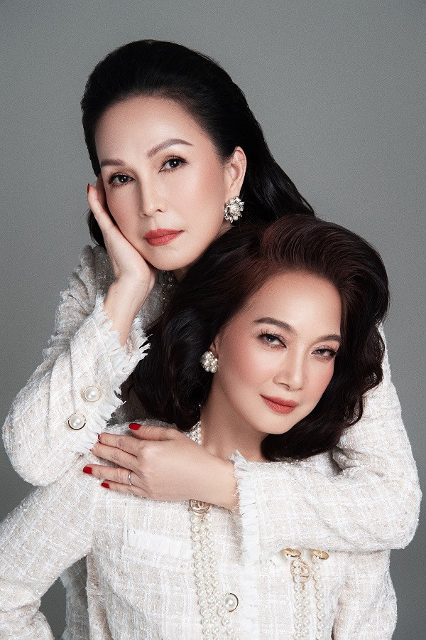 Lê Khanh là một trong những nghệ sĩ gạo cội của làng kịch nghệ, phim ảnh. Cô cũng là nghệ sĩ hiếm hoi được phong tặng danh hiệu NSND khi tuổi đời còn rất trẻ. Sau nhiều năm rời xa màn ảnh rộng, gần đây, Lê Khanh tái xuất với dự án "Gái già lắm chiêu" và tạo được tiếng vang.