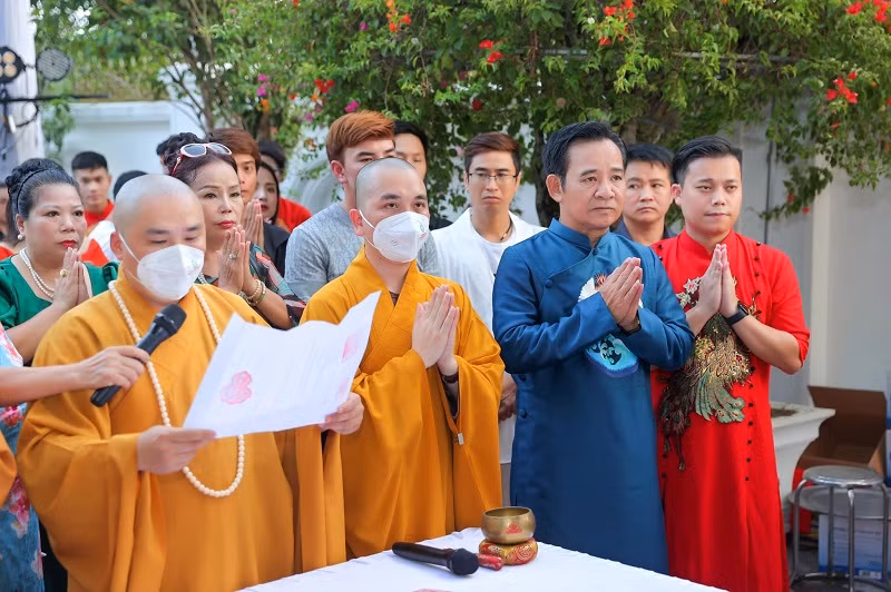 Mới đây, trên trang cá nhân, nghệ sĩ Trà My đã đăng tải loạt ảnh buổi lễ giỗ Tổ, đồng thời cảm ơn những đồng nghiệp, khách mời đến tham dự.