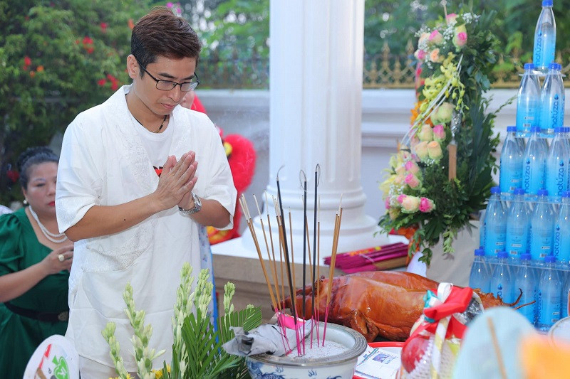 Đạo diễn Mai Long.