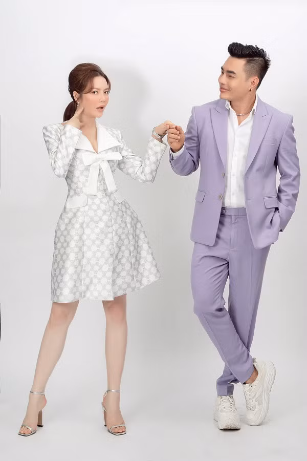 Đăng tải đoạn clip này, Lê Dương Bảo Lâm nhắn gửi Lý Nhã Kỳ lấy chồng sớm vì bản thân chuẩn bị sinh con thứ ba rồi mà đàn chị vẫn lẻ bóng.