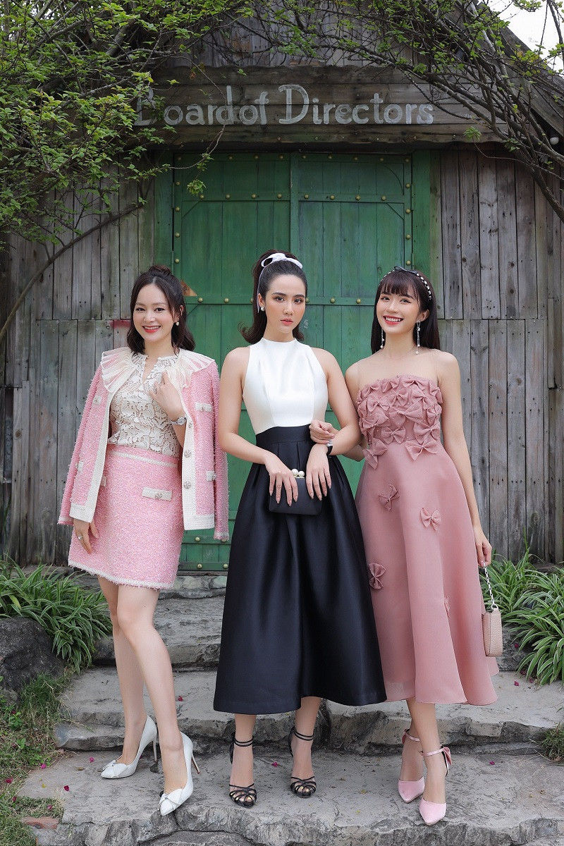 3 chị em xinh đẹp của "Thương ngày nắng về": Vân Khánh (Lan Phương), Vân Vân (Ngọc Huyền), Vân Trang (Phan Minh Huyền) đọ sắc trong một khung hình.