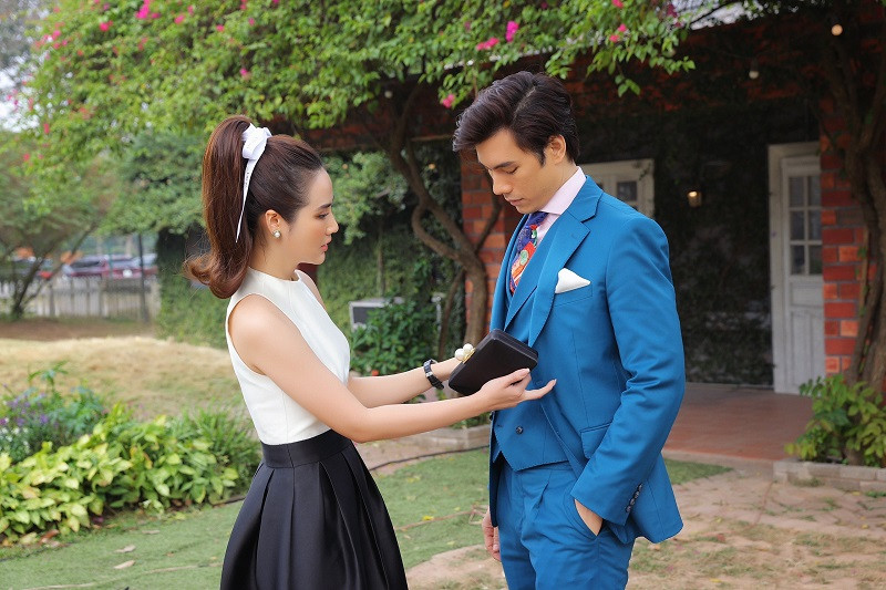 Phan Minh Huyền thân thiết bên Nhan Phúc Vinh. Cả hai từng góp mặt trong dự án chung "Tình yêu và Tham vọng".