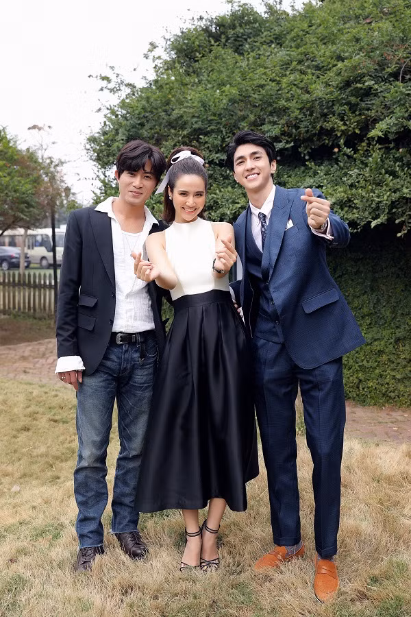 Ngoài Phan Minh Huyền và dàn diễn viên "Thương ngày nắng về", sự kiện quy tụ dàn diễn viên truyền hình nổi bật năm 2021 còn có sự góp mặt của Bình An, Thanh Sơn, Nhan Phúc Vinh...