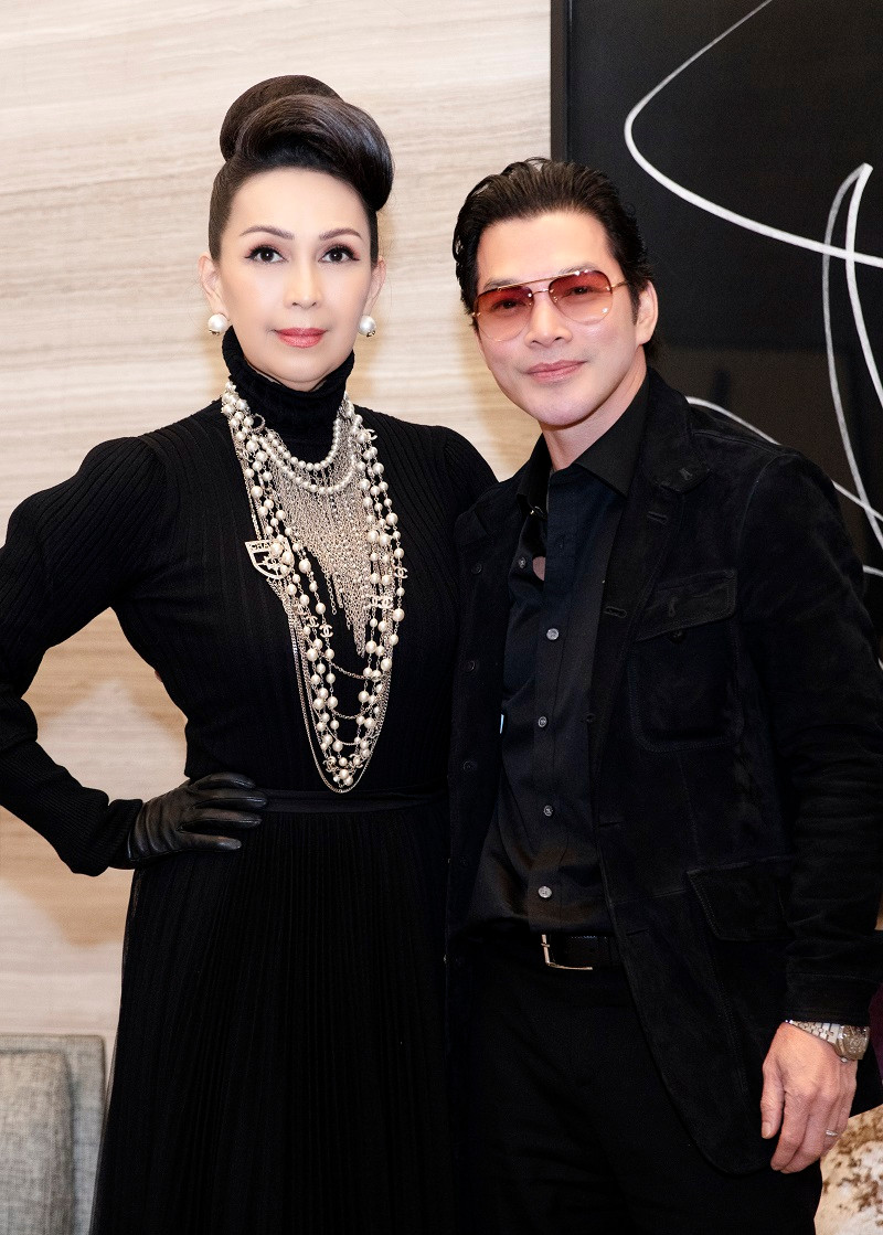 Trần Bảo Sơn rạng rỡ khi chụp ảnh cùng diễn viên Diễm My.