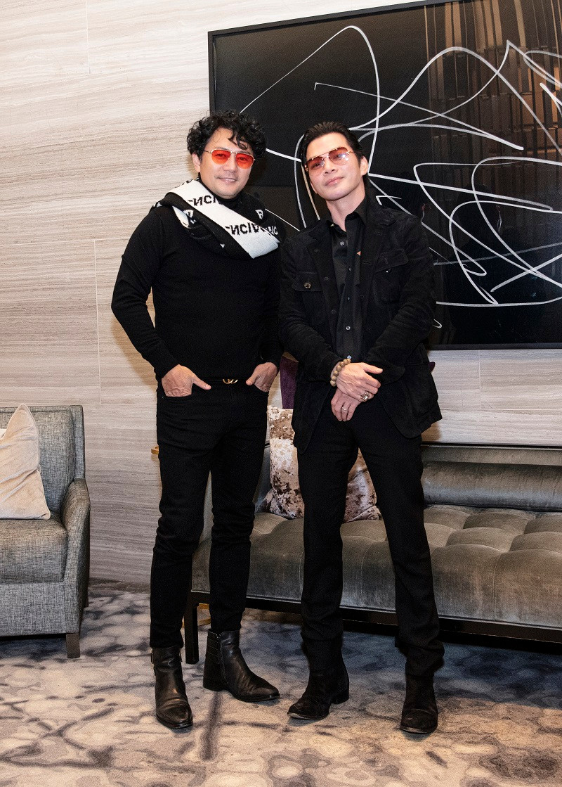 Nhân cuộc hội ngộ, Trần Bảo Sơn đã dẫn cả đoàn đi thưởng thức món Việt ở Mỹ.