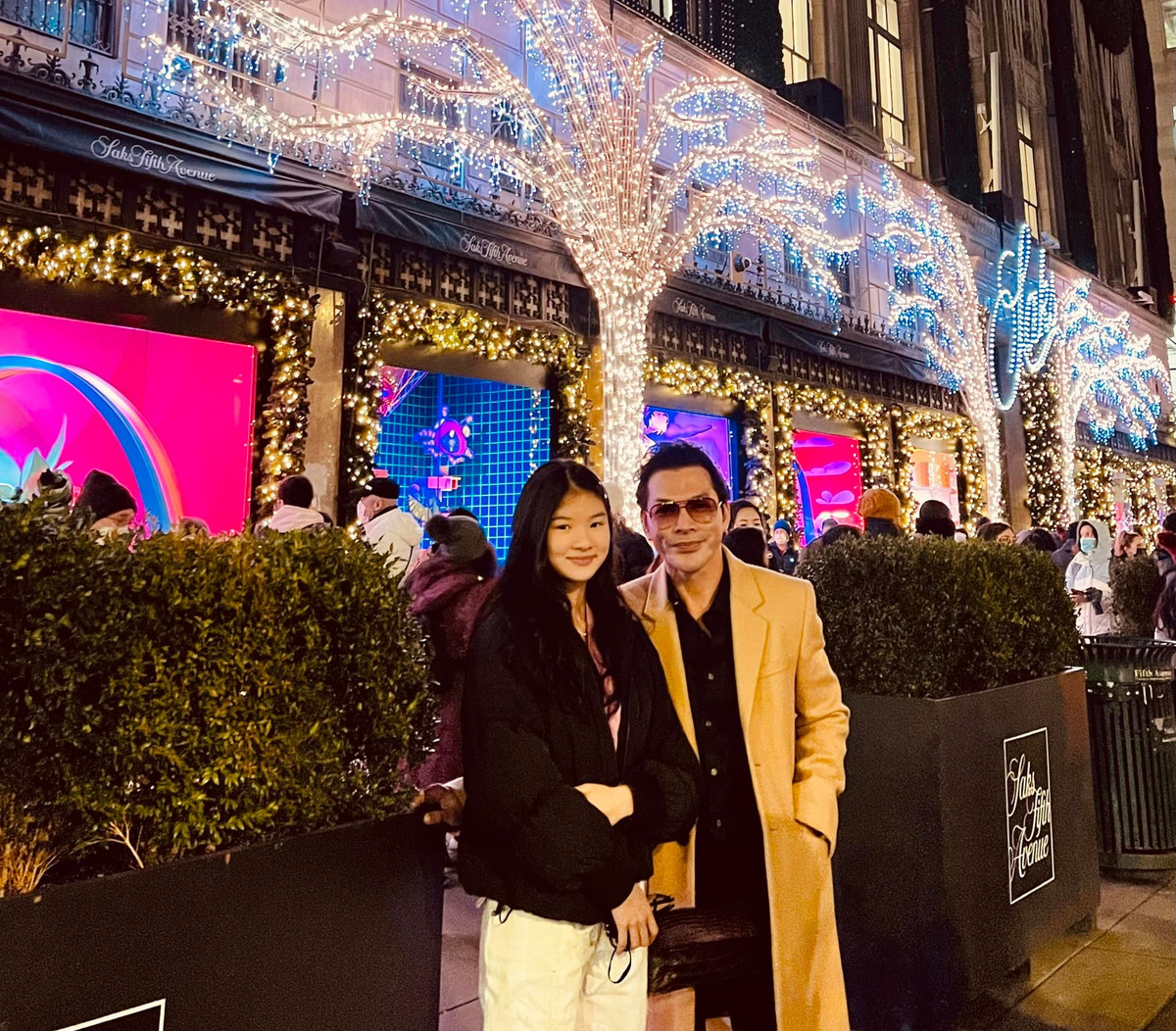 Vì dịch bệnh cũng như bận công việc riêng nên nam diễn viên chưa thể thu xếp trở về Việt Nam.