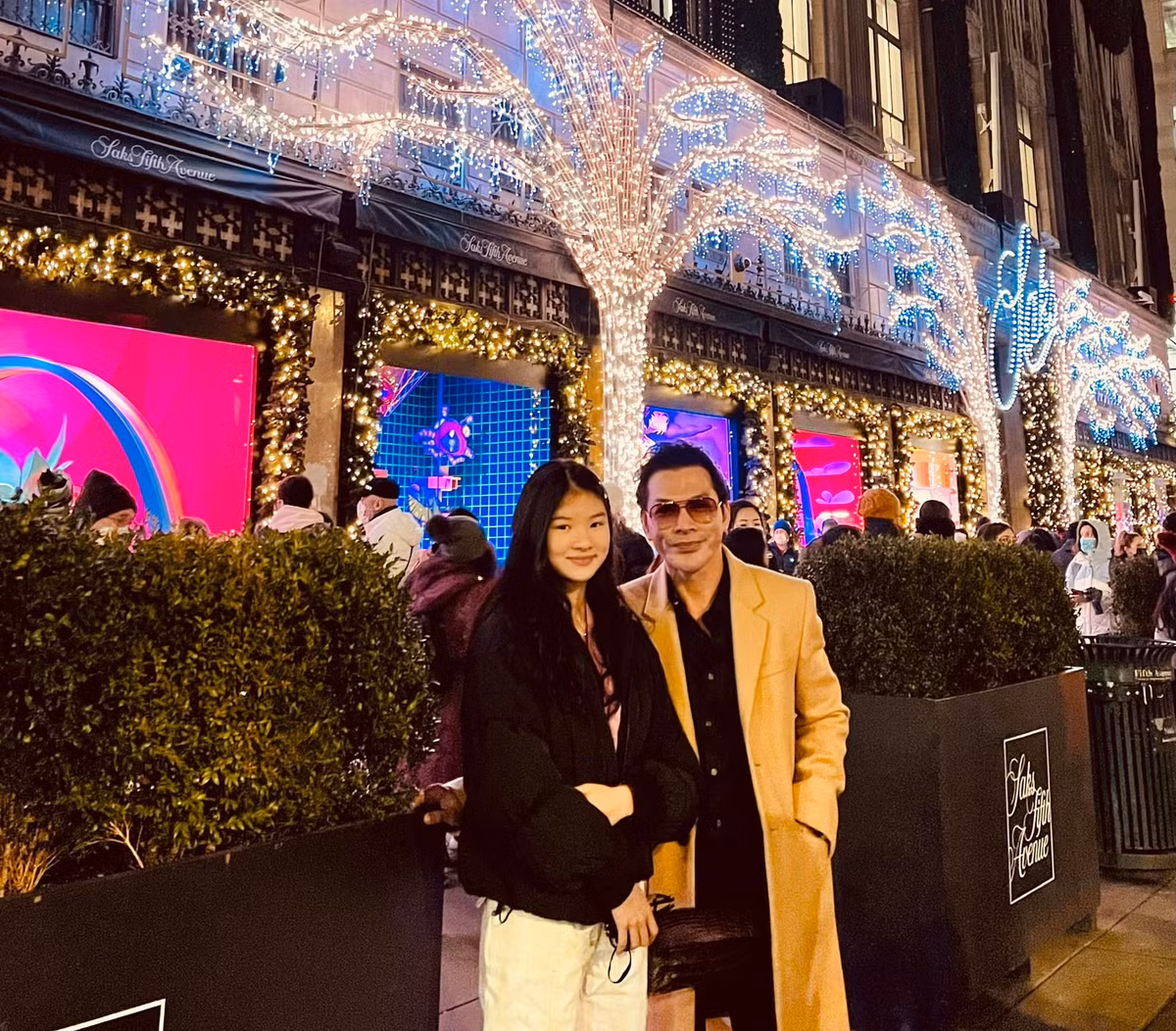 Vì dịch bệnh cũng như bận công việc riêng nên nam diễn viên chưa thể thu xếp trở về Việt Nam.