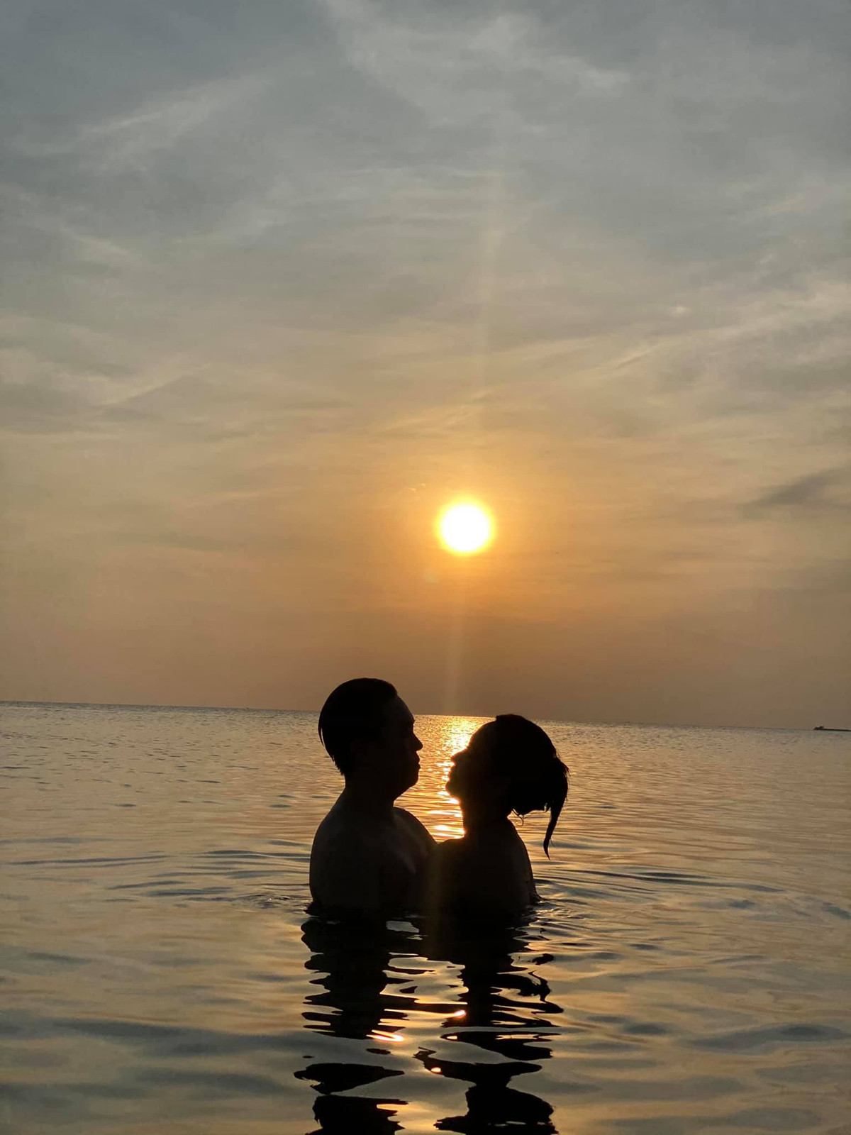 Vợ chồng Lê Hiếu cũng thường xuyên đi du lịch nghỉ dưỡng để hâm nóng tình cảm.