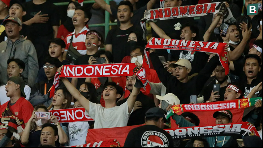 Cu dan mang ung ho bong da Indonesia roi AFF, chu tich PSSI cam on-Hinh-3