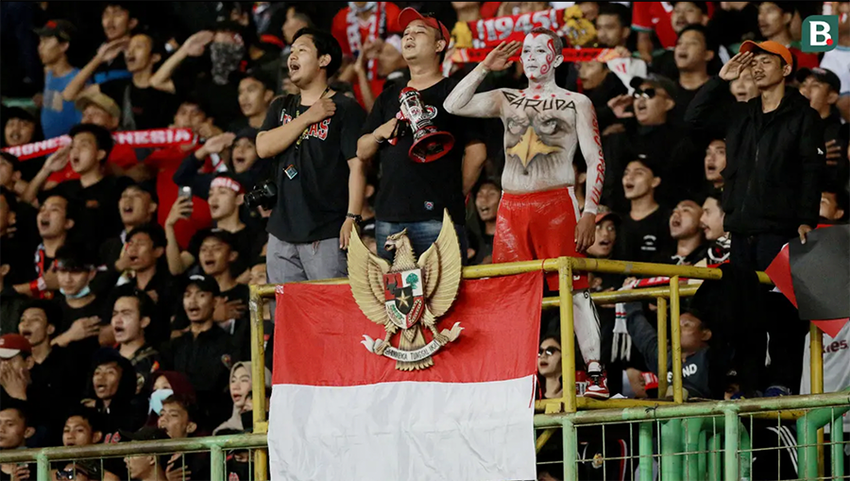 Cu dan mang ung ho bong da Indonesia roi AFF, chu tich PSSI cam on