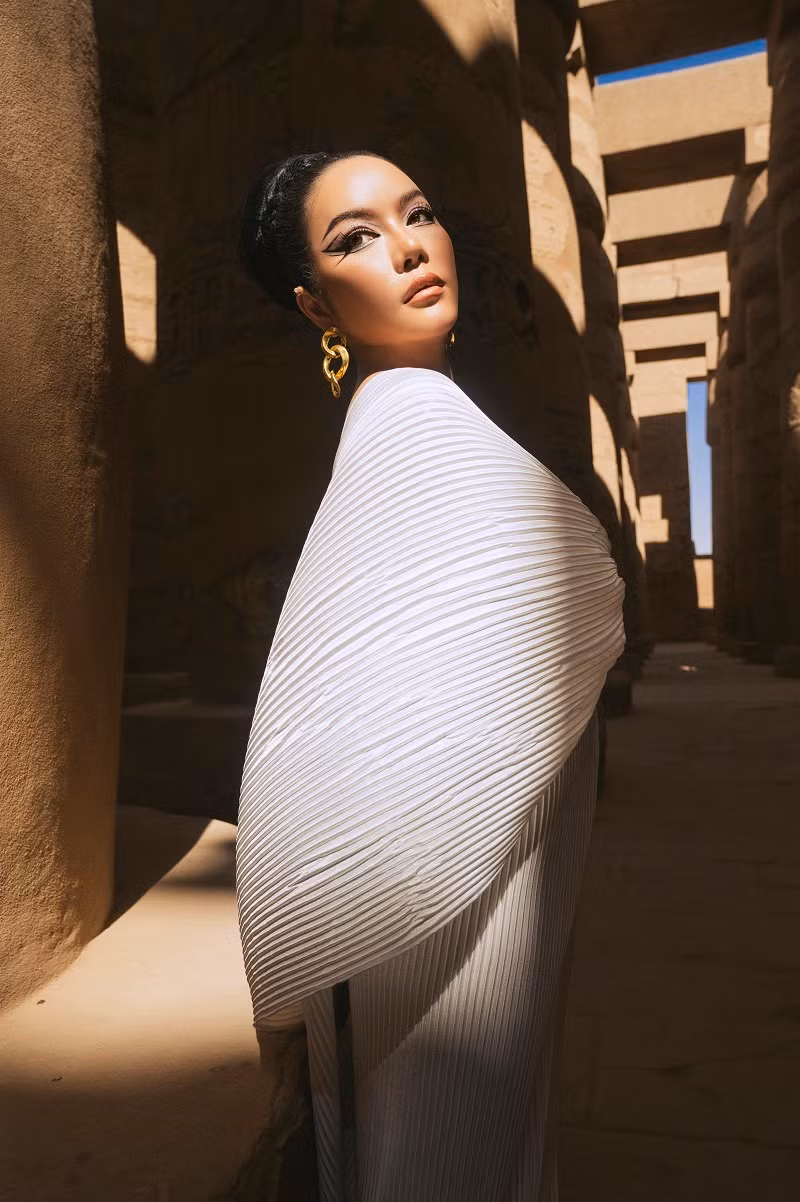 Lý Nhã Kỳ được khán giả biết đến khi tham gia nhiều bộ phim như: Kiều nữ và đại gia, Mùa hè lạnh...