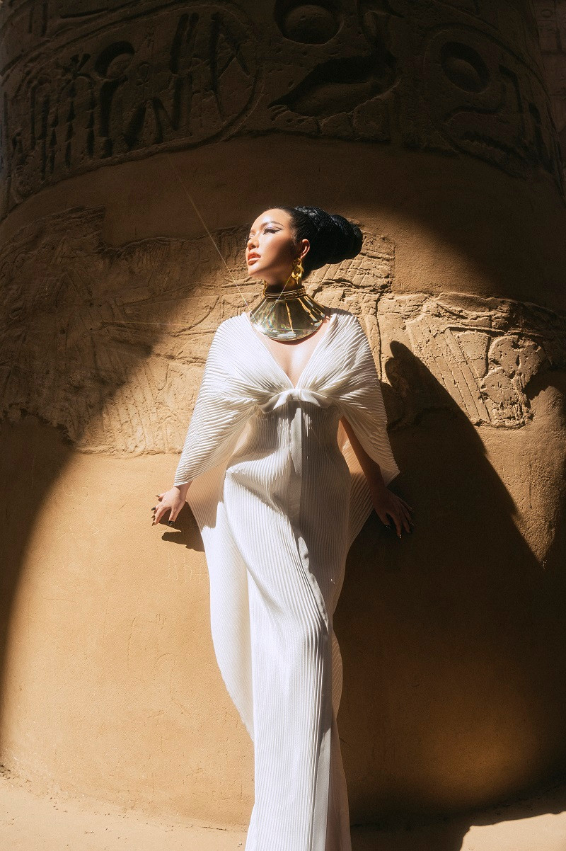 Vì thế cô nàng không ngần ngại lựa chọn những trang phục khoe tối đa vẻ đẹp hình thể.